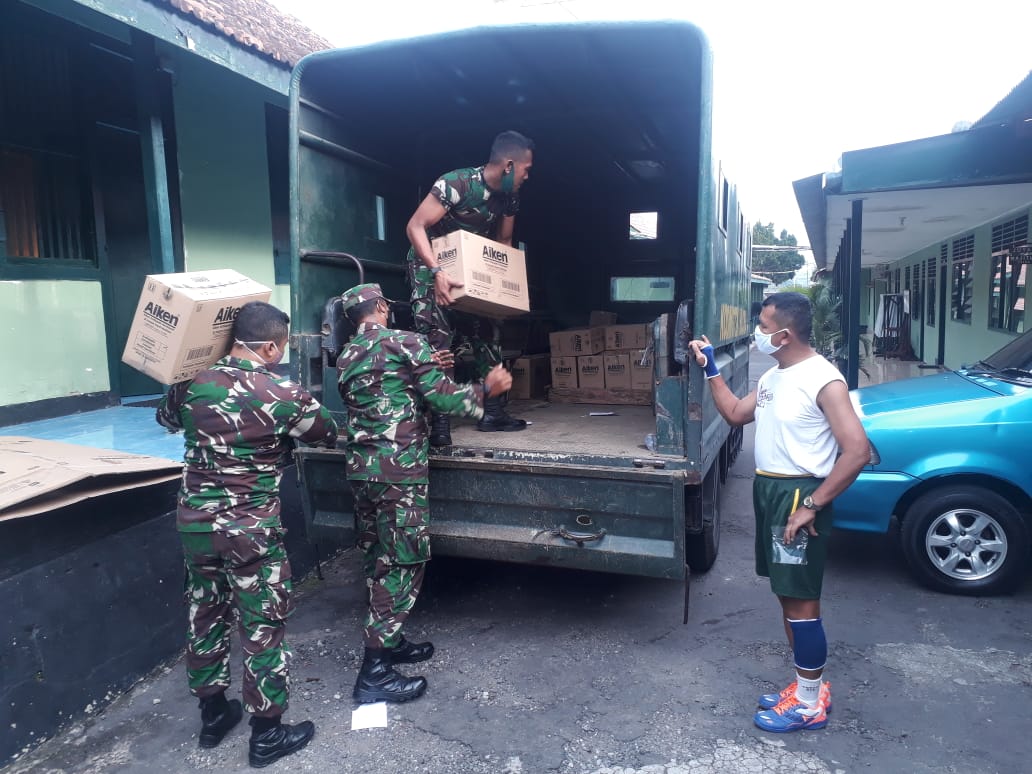 Korem 073/Makutarama bekerja sama dengan PT. Unza Vitalis memberikan bantuan berupa Hand Wash kepada